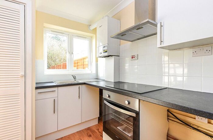 2 Bedroom End Of Terrace House To Rent In Mornington Walk, Richmond, TW10