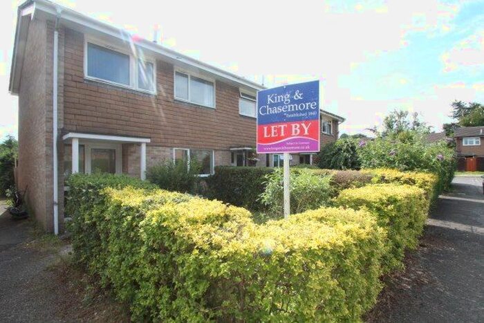 2 Bedroom Property To Rent In Tufts Field, Midhurst, GU29