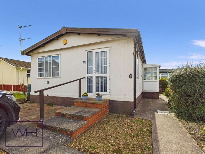 2 Bedroom Mobile Home For Sale In Haywagon Park, Adwick Le Street, DN6