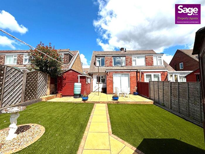 3 Bedroom Semi-Detached Bungalow For Sale In Penylan Close, New Inn, Pontypool, NP4