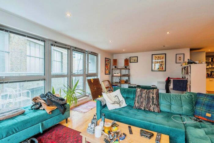 2 Bedroom Flat To Rent In Southgate Road, Islington, N1