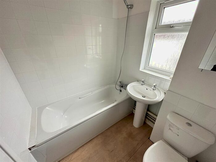 2 Bedroom End Of Terrace House To Rent In Manor Drive, Leicester, LE4