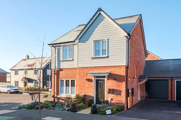4 Bedroom Detached House For Sale In Goshawk Drive, Chichester, PO20