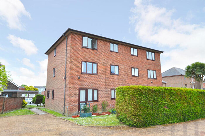 2 Bedroom Flat To Rent In Newport, Isle Of Wight, PO30