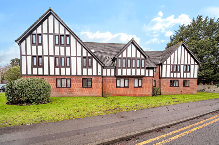 2 Bedroom Apartment For Sale In Wyvern Close, Bracknell, Berkshire, RG12
