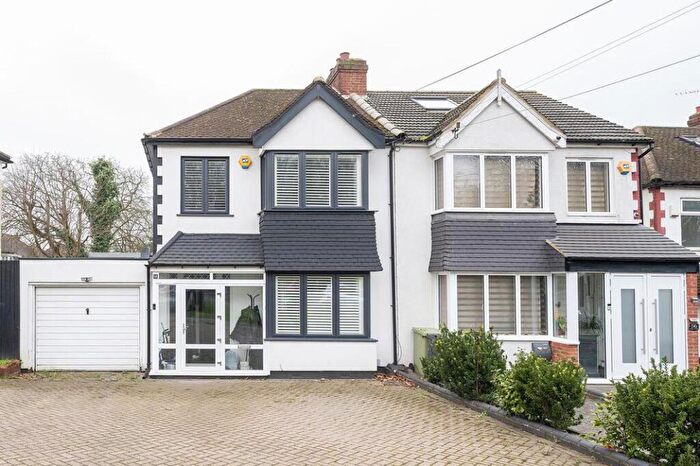 3 Bedroom House For Sale In Roding Lane North, Woodford Green, IG8