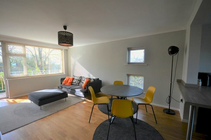 2 Bedroom Flat To Rent In Grosvenor Court, Park Lane, Salford, M7