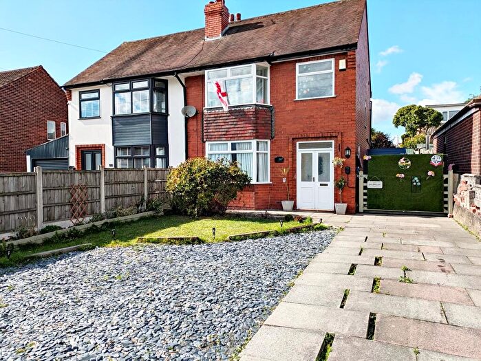 3 Bedroom Semi-Detached House For Sale In Park Road, Westhoughton, BL5