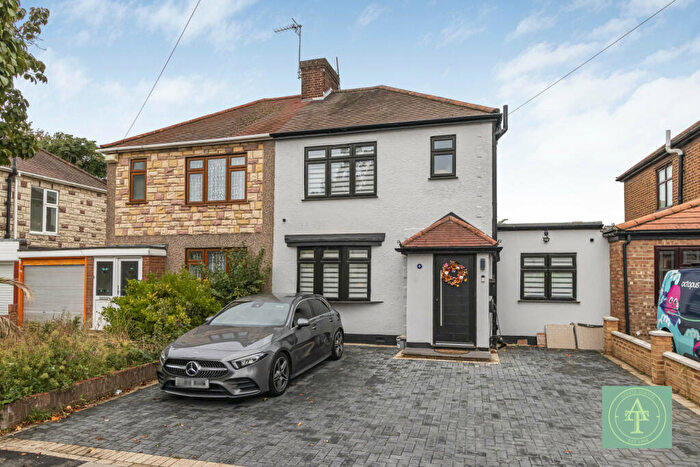 3 Bedroom Semi-Detached House For Sale In Tysoe Avenue, EN3