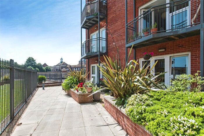 1 Bedroom Flat For Sale In New North Road, Exeter, Devon, EX4