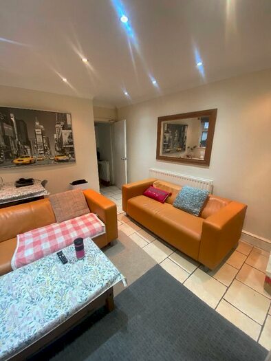 2 Bedroom Flat To Rent In North Road, Cardiff(City), CF14