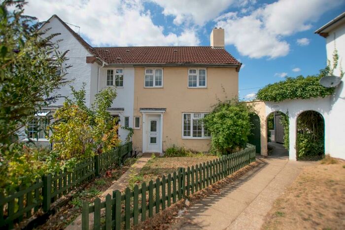 3 Bedroom Semi-Detached House To Rent In Howard Close, Mansbridge, Hampshire, SO18