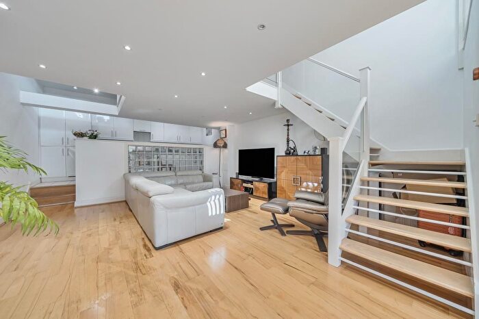 1 Bedroom Flat For Sale In Petersham Road, Richmond, TW10