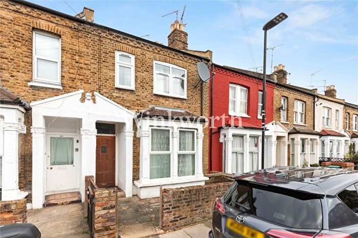 2 Bedroom Flat For Sale In Vale Road, London, N4