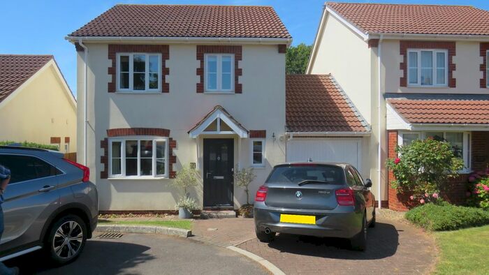 3 Bedroom Link Detached House For Sale In George Close, Backwell, Bristol, BS48