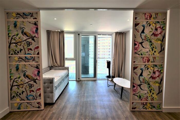 2 Bedroom Flat To Rent In Wandsworth Road, London, SW8