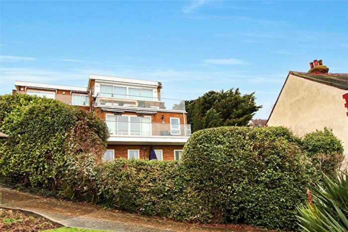 2 Bedroom Apartment To Rent In Undercliff Gardens, Leigh-on-Sea, Essex, SS9