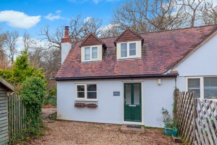 2 Bedroom Semi-Detached House To Rent In Bagley Wood Road, Kennington, OX1