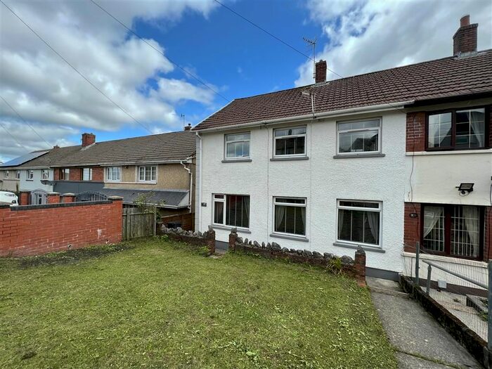 3 Bedroom Property To Rent In Brynawel, Cimla, Neath, SA11
