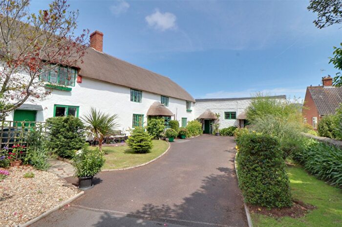 5 Bedroom Link Detached House For Sale In Combeland Road, Alcombe, Minehead, Someset, TA24
