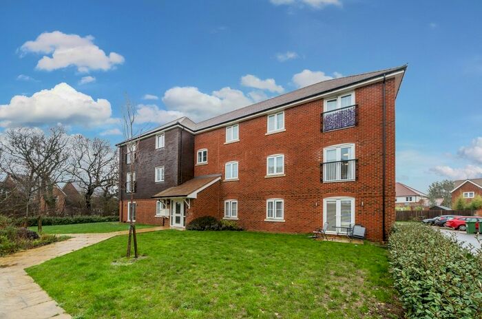 2 Bedroom Flat For Sale In Briar Lane, Billingshurst, RH14