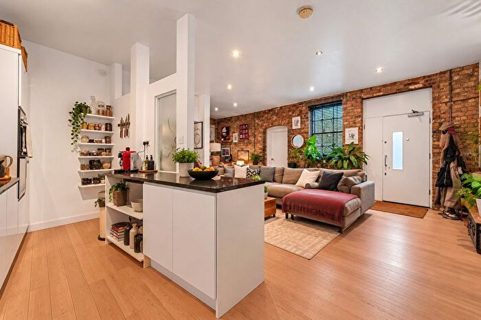 1 Bedroom Flat For Sale In Cyntra Place, Mare Street, Hackney, London, E8