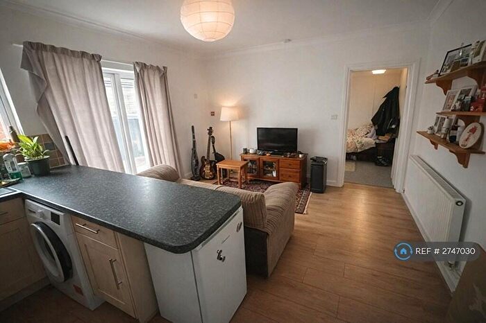 1 Bedroom Flat To Rent In Monthermer Road, Cardiff, CF24