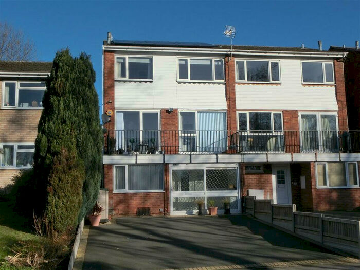 4 Bedroom Semi-Detached House To Rent In Peterbrook Road, Shirley, B90