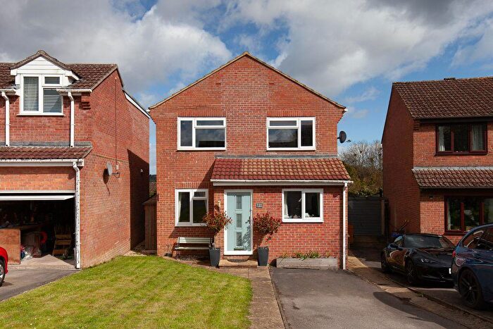 3 Bedroom Detached House For Sale In High View Close, Tisbury, SP3