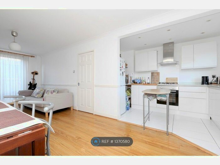2 Bedroom Flat To Rent In Gillespie Road, London, N5