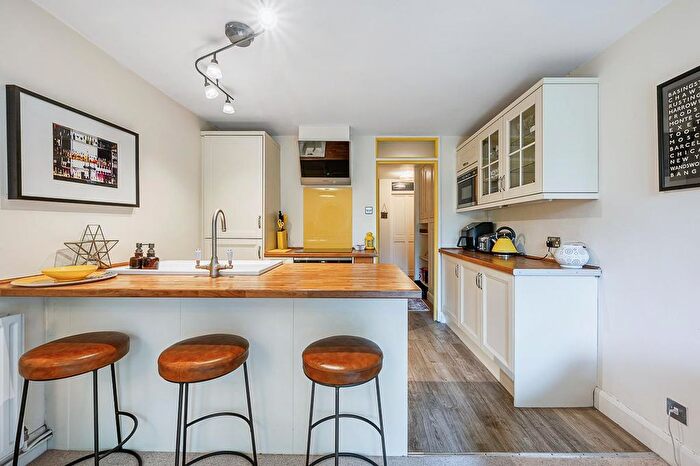 2 Bedroom Flat To Rent In Wellesley Road, London, W4