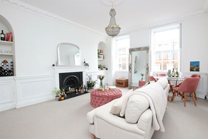 1 Bedroom Flat To Rent In Walcot Parade, Bath, BA1