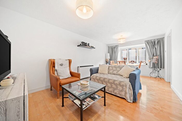 2 Bedroom Flat For Sale In Transom Square, London, E14