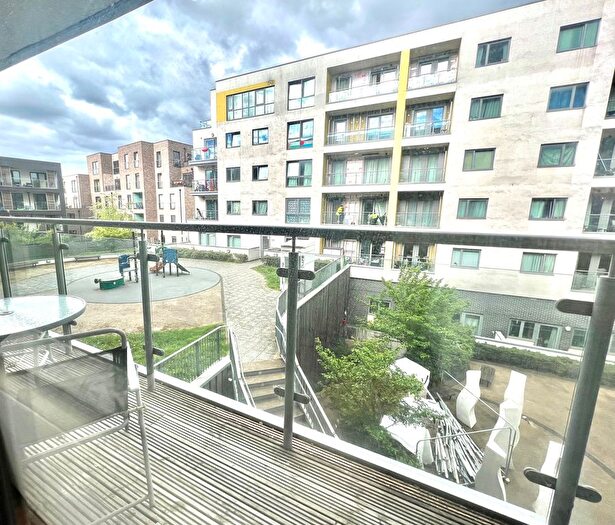3 Bedroom Property To Rent In Bow Common Lane, London, E3