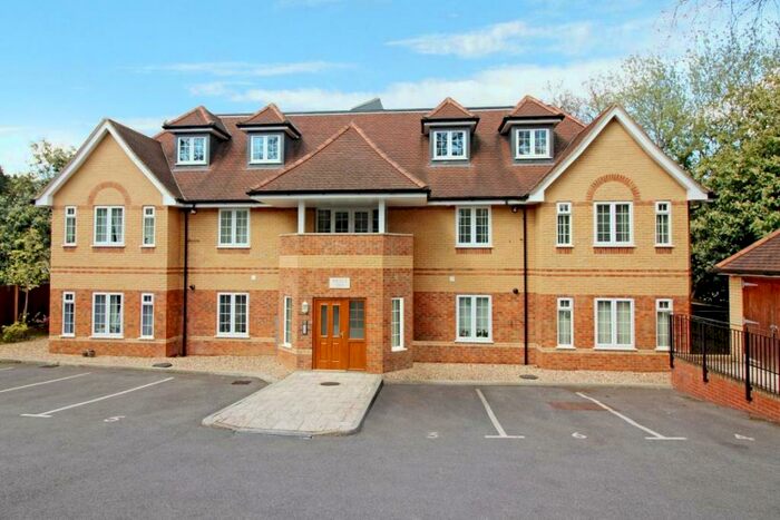 2 Bedroom Flat To Rent In Flat Brackendale Court Portsmouth Road, Camberley, Surrey, GU15