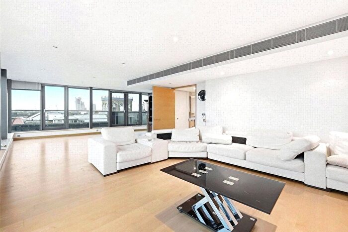 3 Bedroom Flat To Rent In Tea Trade Wharf, Shad Thames, London, SE1