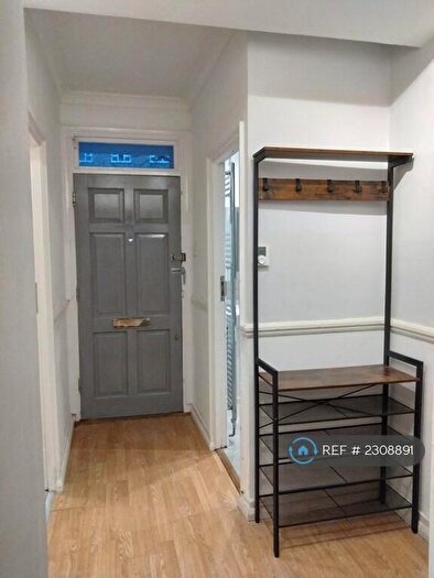 2 Bedroom Flat To Rent In Holyrood House, London, N4