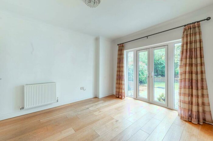 6 Bedroom Detached House To Rent In Padelford Lane, Stanmore, HA7