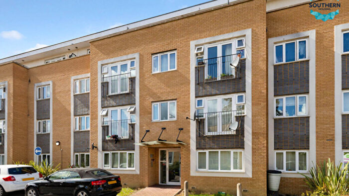 2 Bedroom Flat For Sale In Pavement Square, Croydon, Surrey, CR0