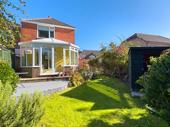 2 Bedroom Semi-Detached House For Sale In Felpham Village Centre, PO22