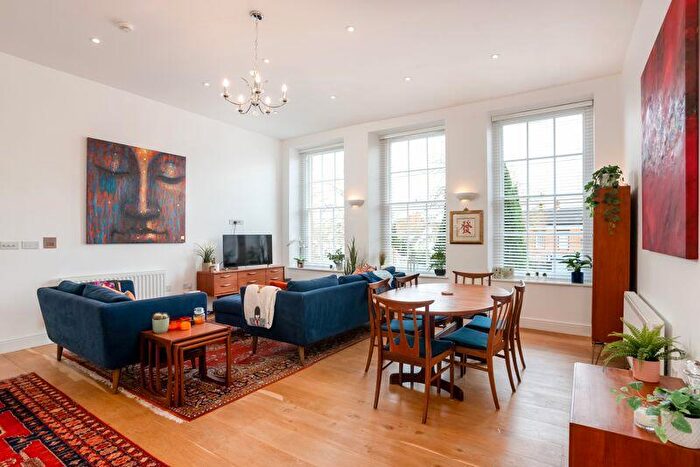 2 Bedroom Apartment To Rent In South Bar Street, Banbury, Oxfordshire, OX16