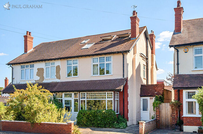 5 Bedroom Semi-Detached House For Sale In Hawthorn Road, Sutton, SM1