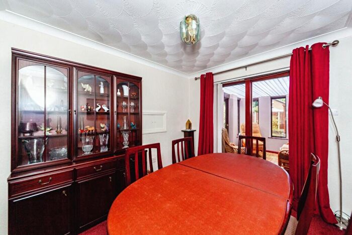 3 Bedroom Bungalow For Sale In Orchard Haven, Great Sutton, Ellesmere Port, Cheshire, CH66
