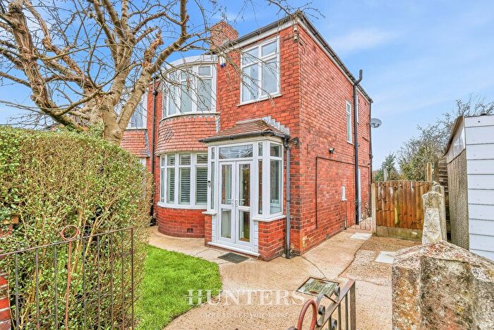 3 Bedroom Semi Detached House For Sale In Hollins Drive, Middleton, Manchester, M24