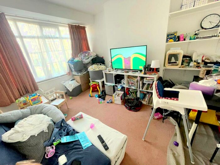 2 Bedroom Apartment To Rent In Torrington Park, Finchley, N12