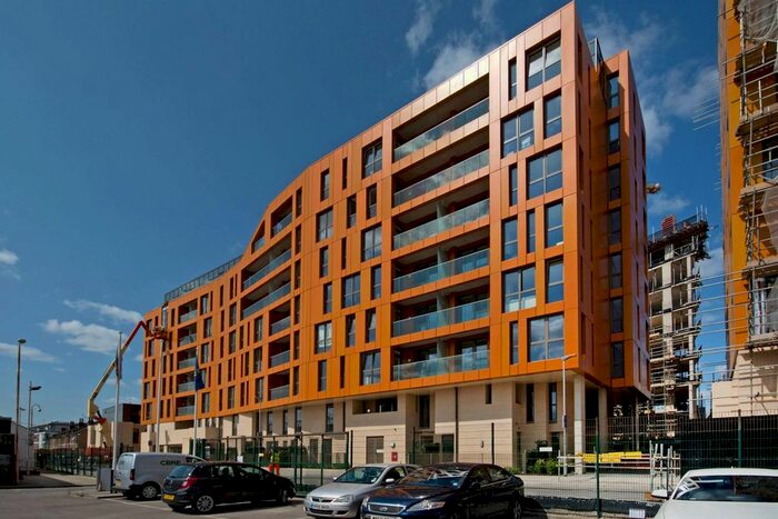 2 Bedroom Flat To Rent In Cable Walk, Greenwich, London, SE10