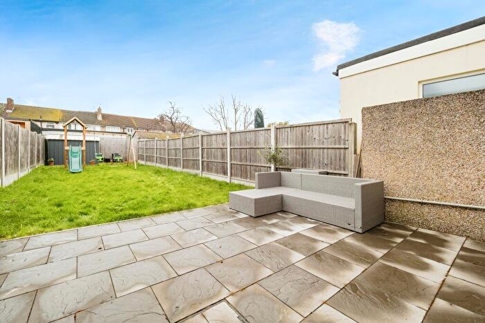 3 Bedroom Terraced House For Sale In Carnforth Gardens, Hornchurch, RM12
