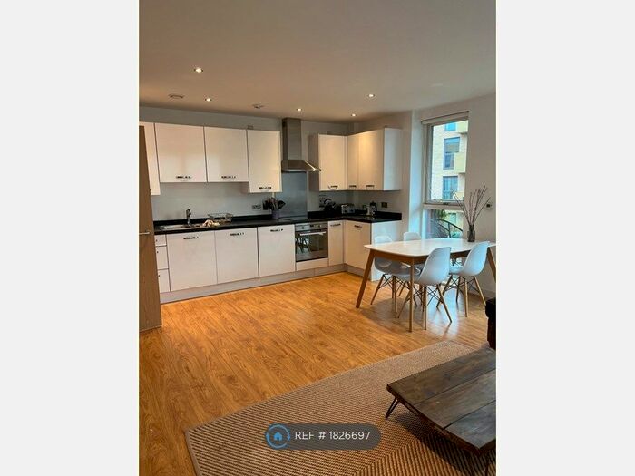 2 Bedroom Flat To Rent In Hogan Court, London, SE5