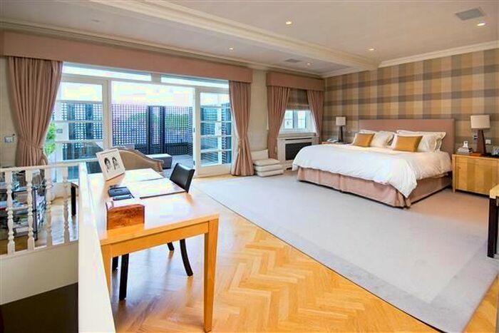 4 Bedroom Maisonette To Rent In Cadogan Square, London, SW1X