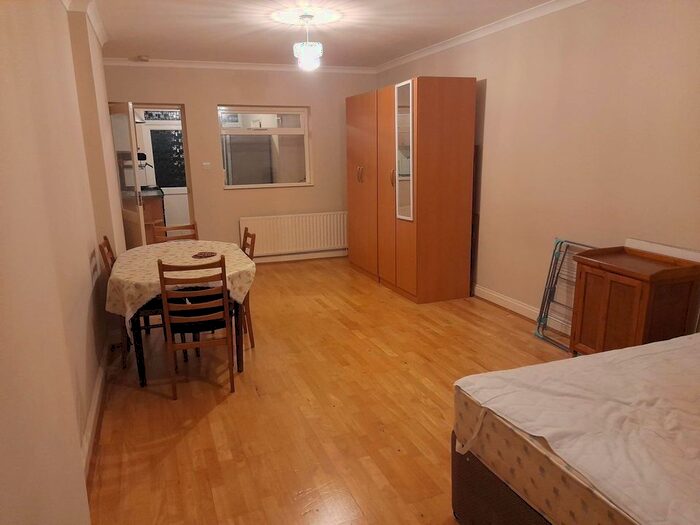 1 Bedroom Flat To Rent In Clifford Road, Hounslow, TW4